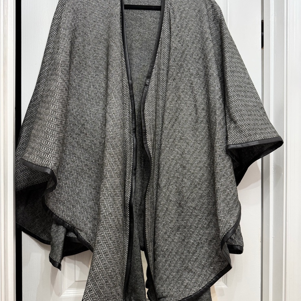 Gray Herringbone Patterned Poncho